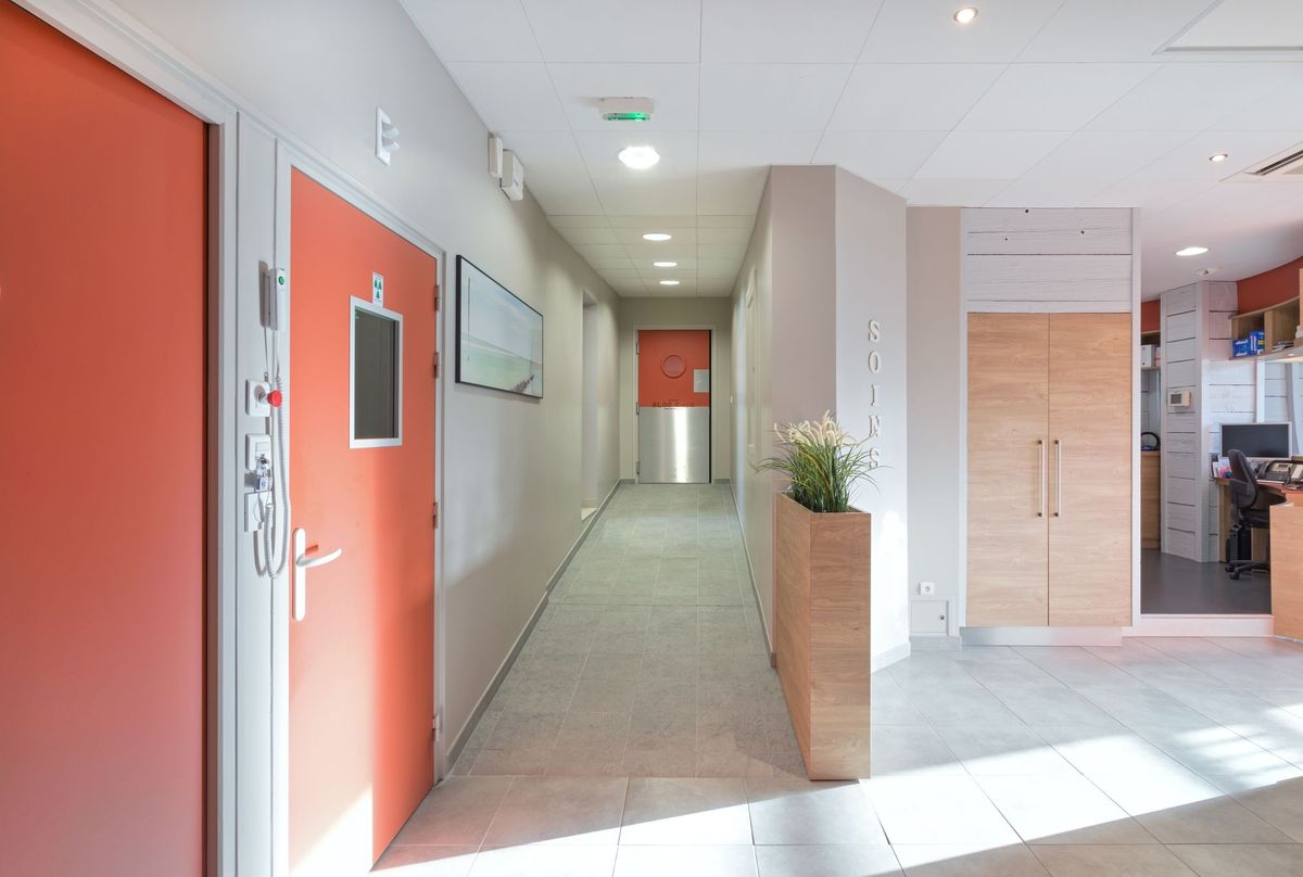 Couloir menant au bloc d'implantologie